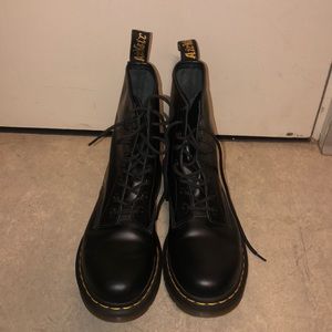 Dr. Martens 1460 Smooth Combat Boot
